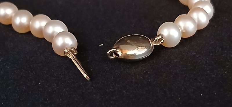 Vintage Freshwater pearls with 9ct gold clasp