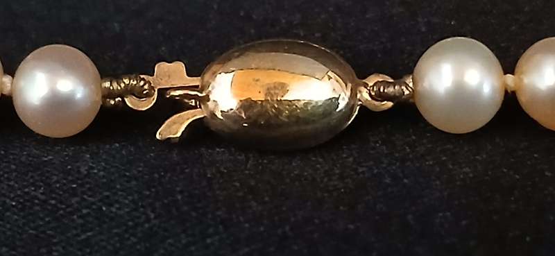 Vintage Freshwater pearls with 9ct gold clasp