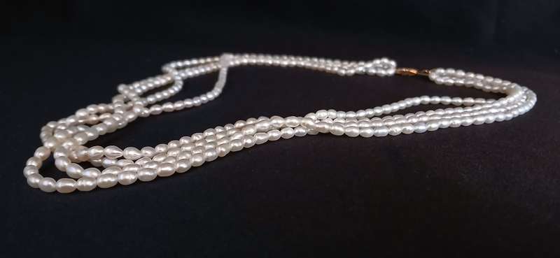 Vintage Rice pearls with 14ct gold clasp