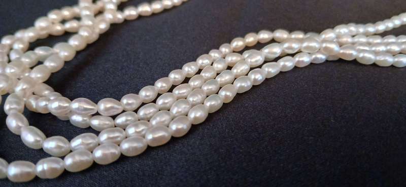 Vintage Rice pearls with 14ct gold clasp