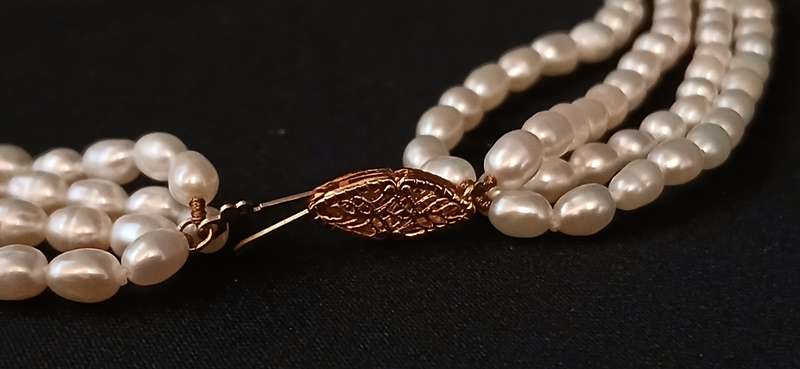 Vintage Rice pearls with 14ct gold clasp