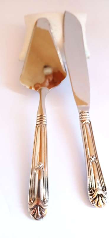 Vintage silver plate cake set