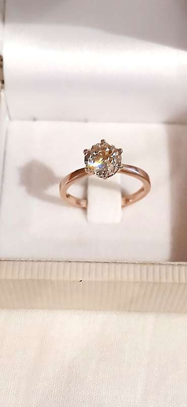9ct Rose gold diamond ring
