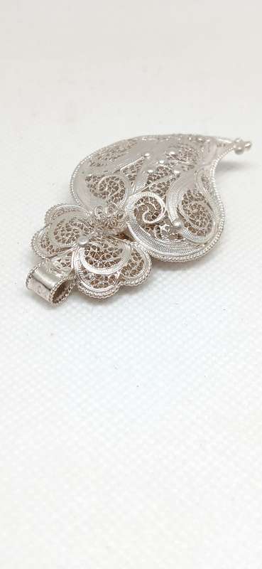 Sterling silver pendant with filigree design
