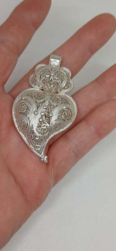 Sterling silver pendant with filigree design