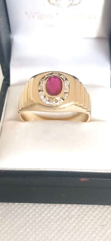 14ct Gold diamond and garnet men's ring
