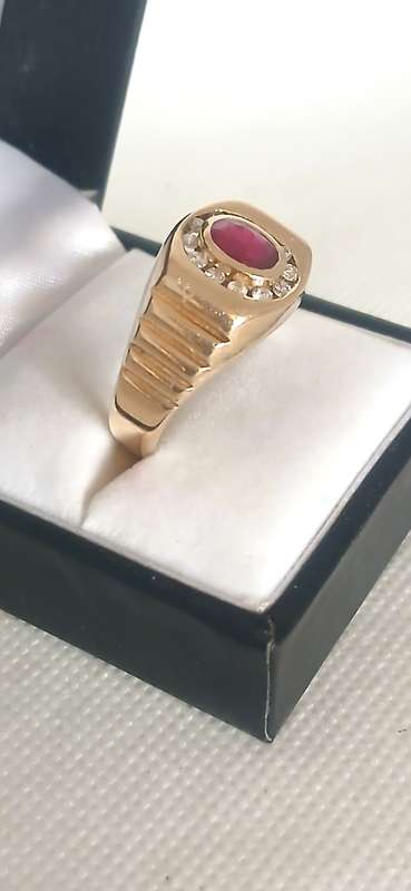 14ct Gold diamond and garnet men's ring