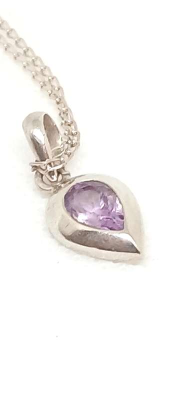 Sterling silver pendant with amethyst stone