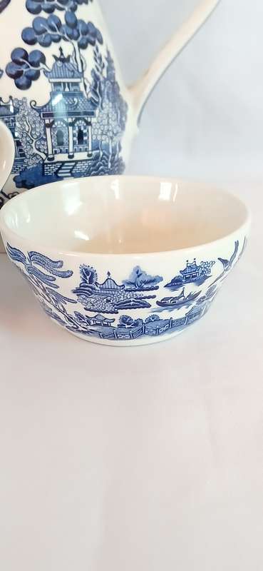 Vintage Churchill 'Blue Willow' tea set