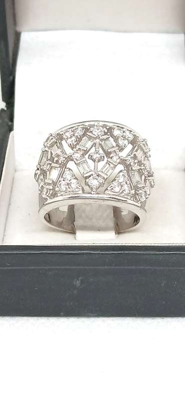 Sterling silver broad ring with cubic stones