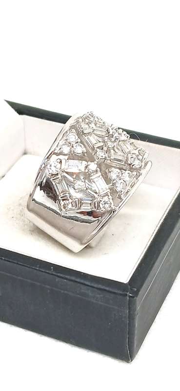 Sterling silver broad ring with cubic stones