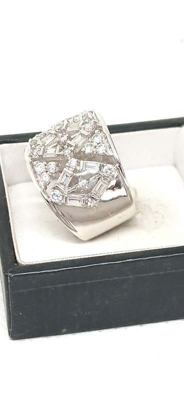 Sterling silver broad ring with cubic stones