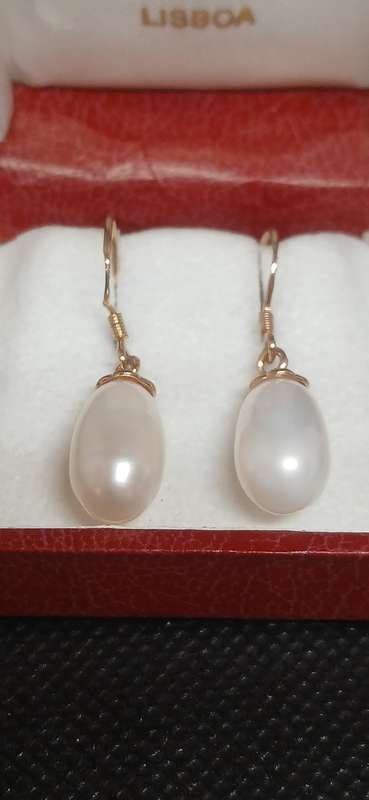 Sterling silver pearl earrings