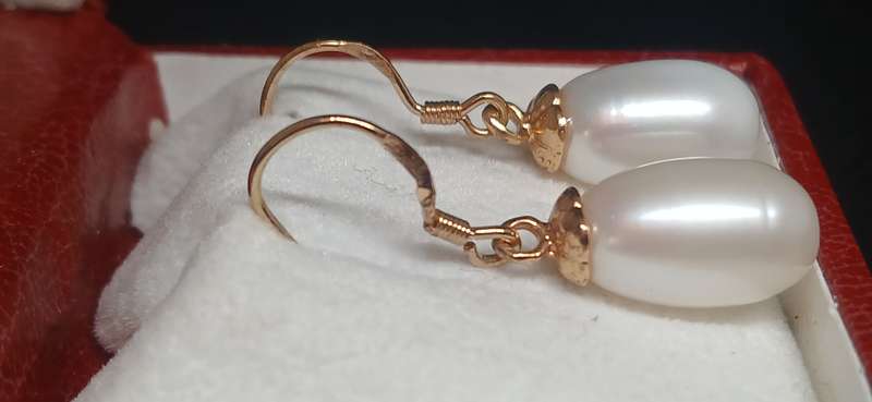 Sterling silver pearl earrings