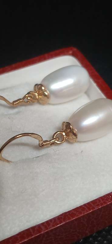 Sterling silver pearl earrings