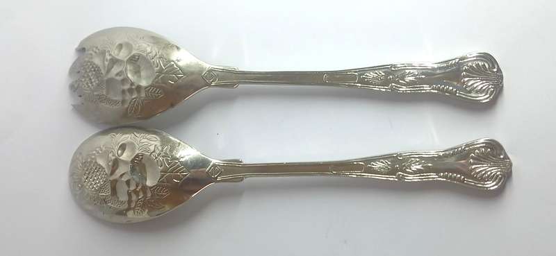 Vintage Kings pattern salad serving set