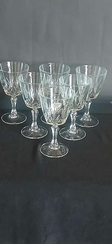 Vintage Luminarc Verrerie D'Arques crystal white wine glasses