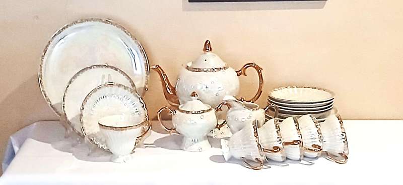 Vintage pearlescent tea set