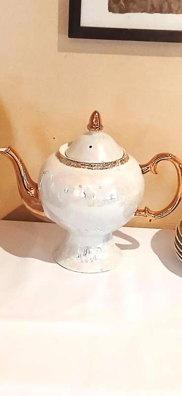 Vintage pearlescent tea set