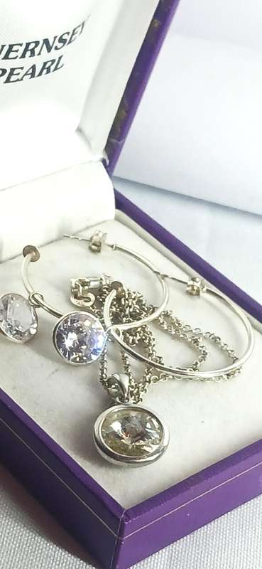 Sterling silver jewlry set with cubic stones