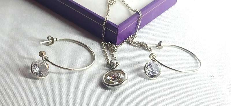 Sterling silver jewlry set with cubic stones