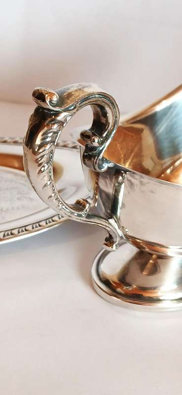 Vintage gravy boat and drip tray in silver plate