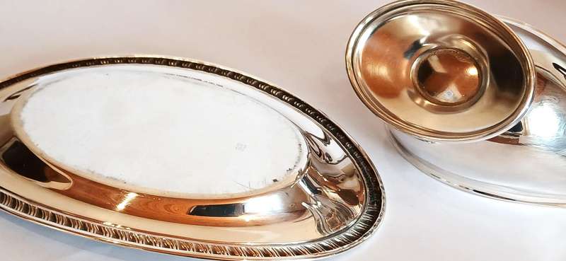 Vintage gravy boat and drip tray in silver plate