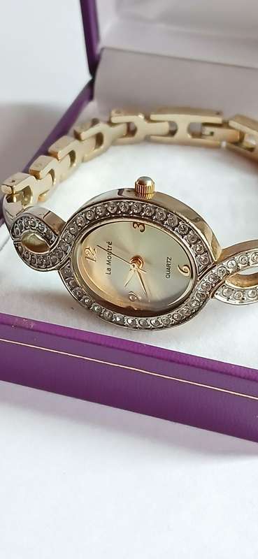 La Montre ladies quartz dress watch