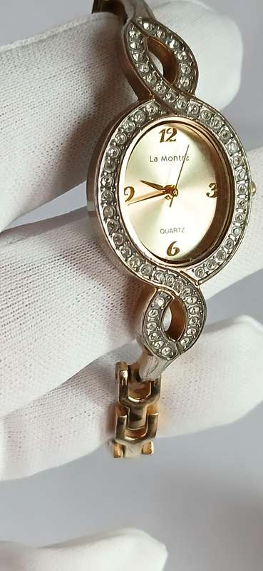 La Montre ladies quartz dress watch