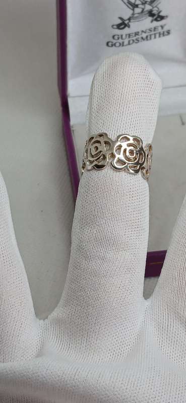 Sterling silver flower ring