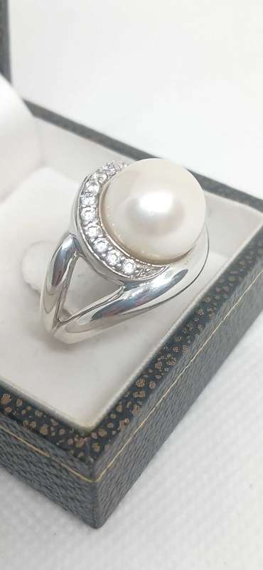 Sterling silver mabe and cubic stone ring