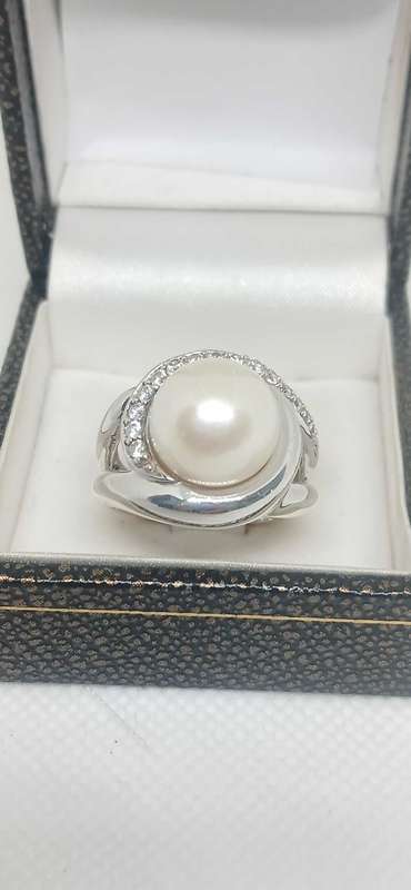 Sterling silver mabe and cubic stone ring