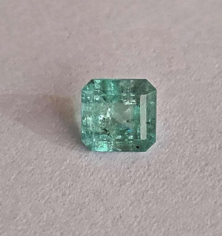 Natural emerald 0,85 ct