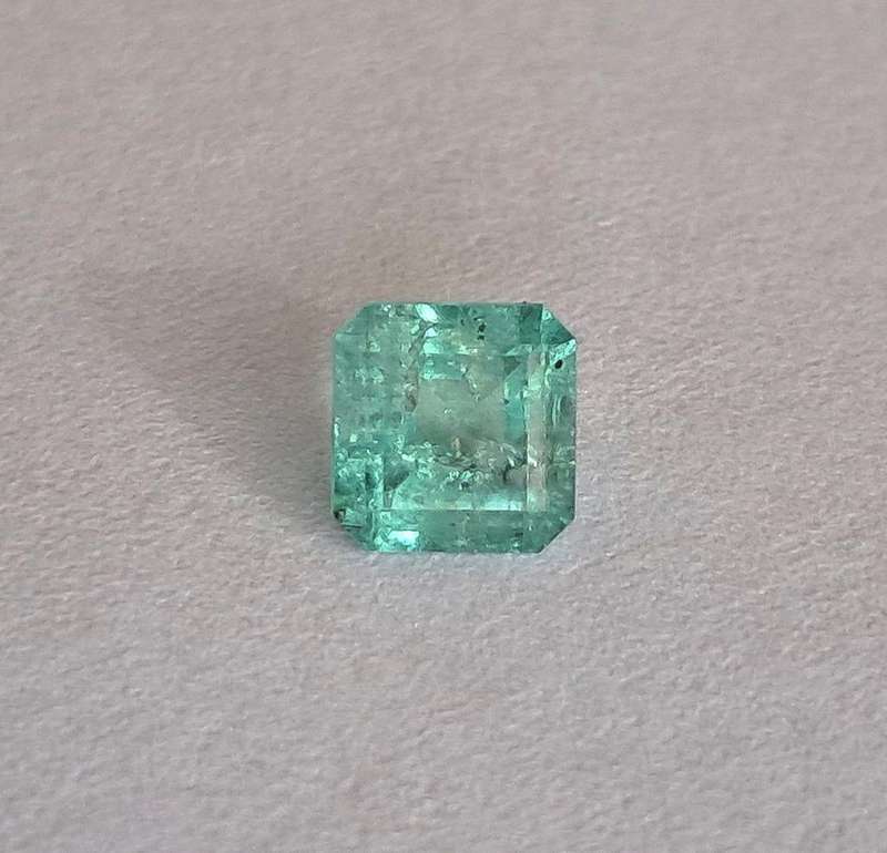 Natural emerald 0,85 ct