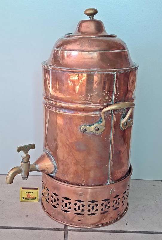 Large vintage copper urn (konfoor)