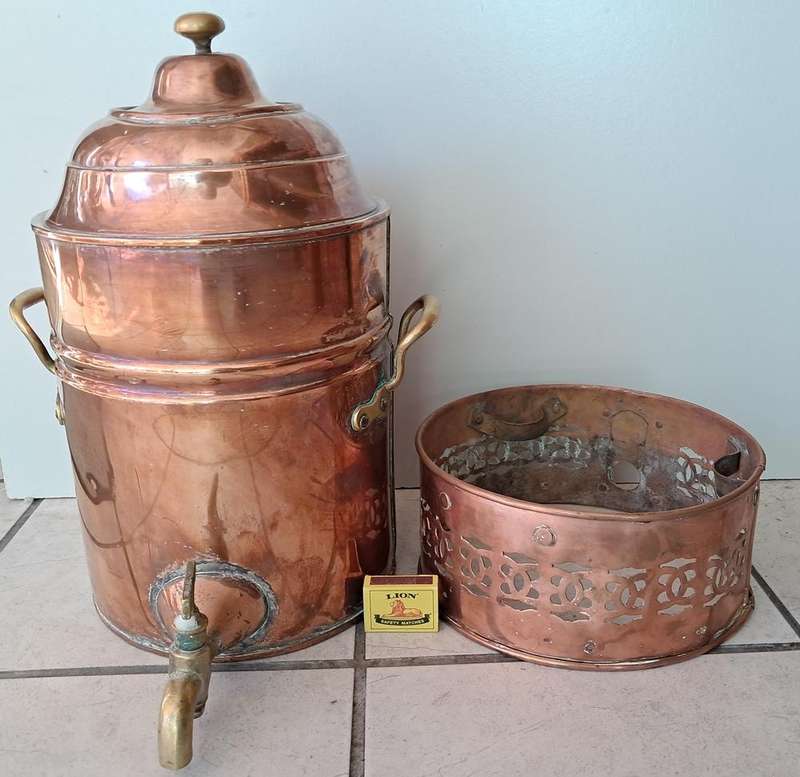 Large vintage copper urn (konfoor)