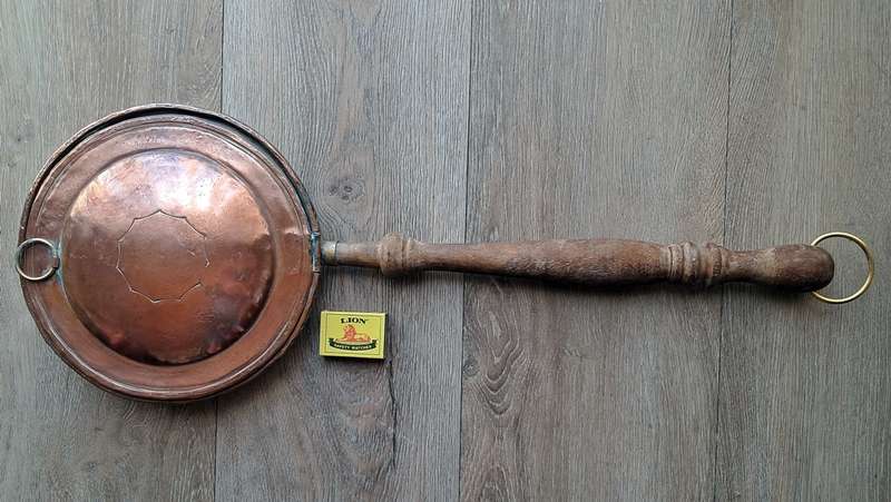 Classic copper bedwarmer
