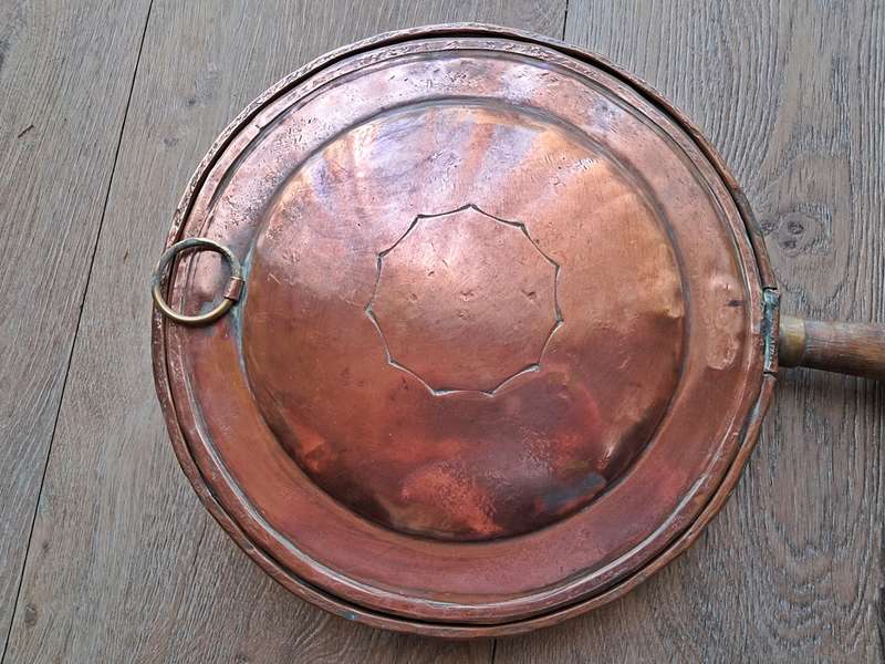 Classic copper bedwarmer