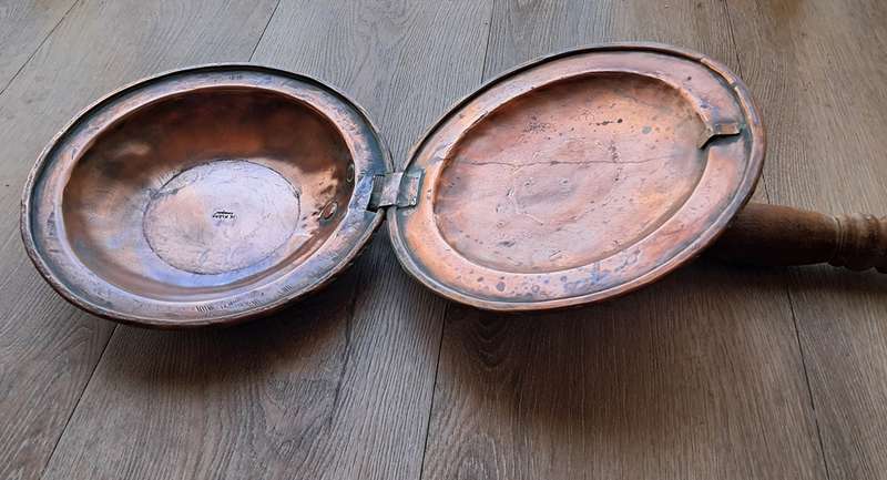 Classic copper bedwarmer