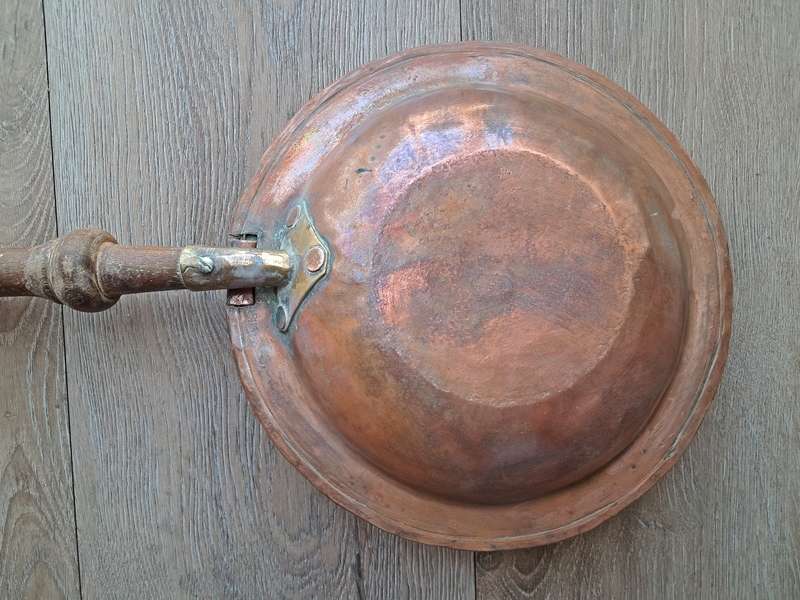 Classic copper bedwarmer