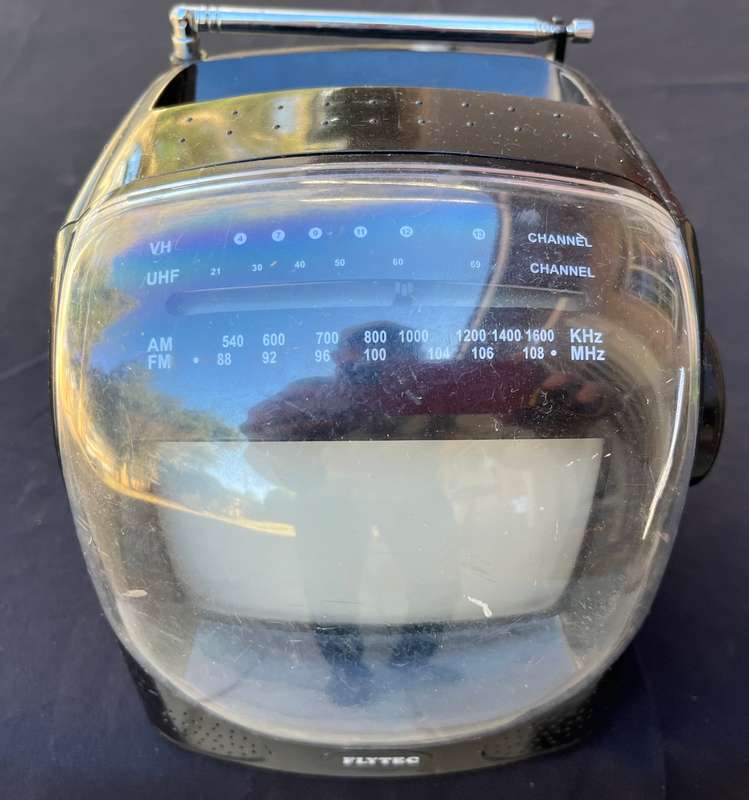 Small TV/Radio novelty item. NOT WORKING.