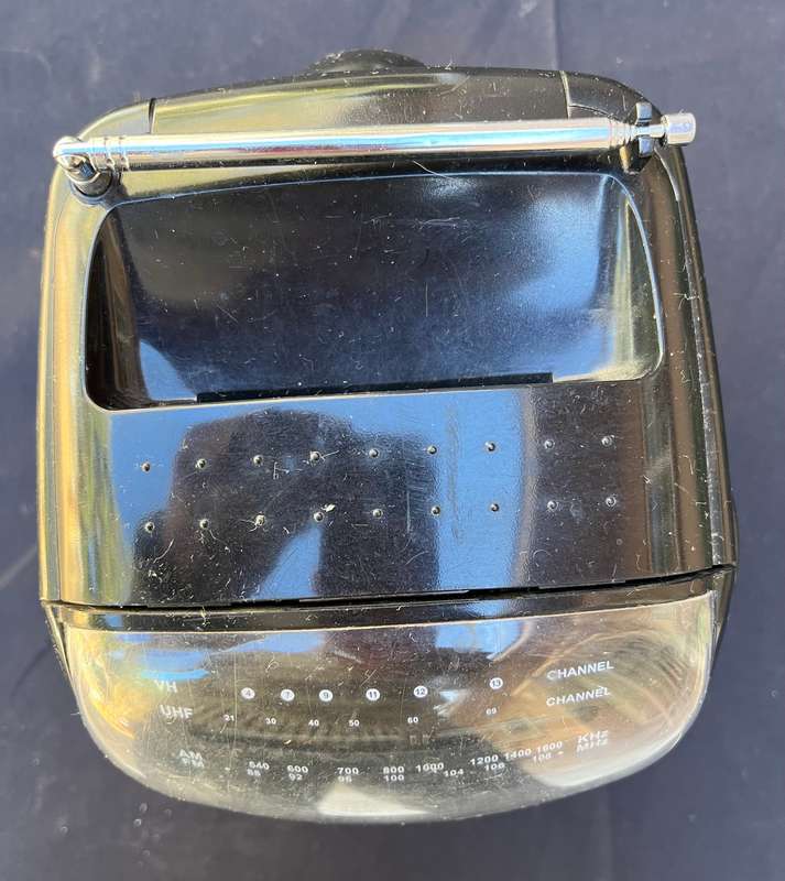 Small TV/Radio novelty item. NOT WORKING.