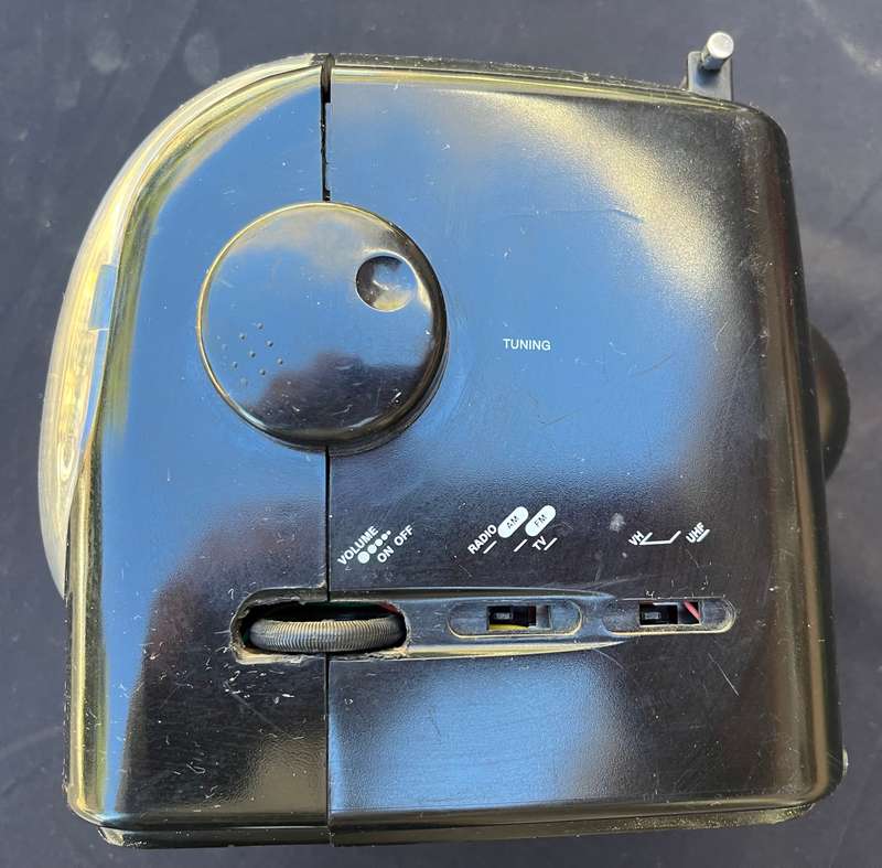 Small TV/Radio novelty item. NOT WORKING.