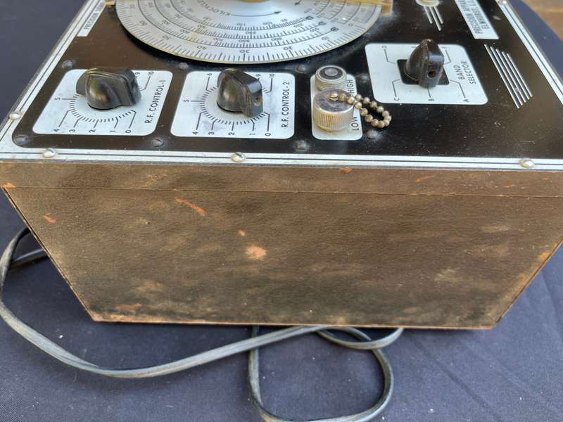 PRECISION SIGNAL GENERATOR, E200. NOT TESTED. NO WIRES