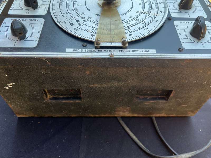 PRECISION SIGNAL GENERATOR, E200. NOT TESTED. NO WIRES