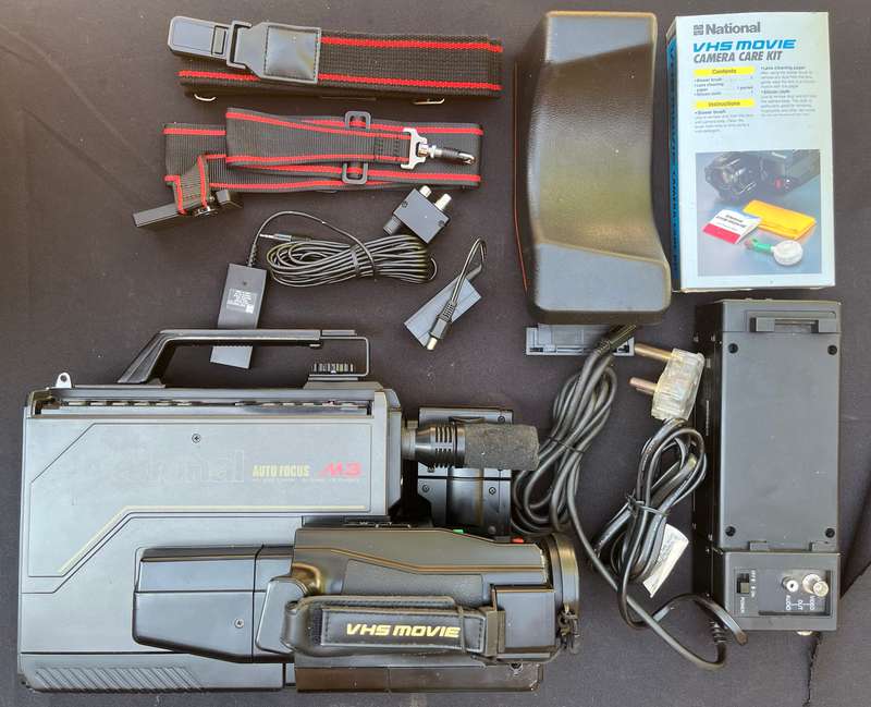 NATIONAL VHS MOVIE CAMERA, M3. NOT TESTED. IN VERY GOOD CONDITION.