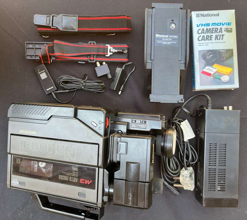 NATIONAL VHS MOVIE CAMERA, M3. NOT TESTED. IN VERY GOOD CONDITION.