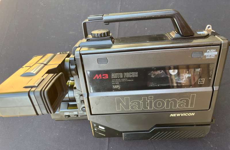 NATIONAL VHS MOVIE CAMERA, M3. NOT TESTED. IN VERY GOOD CONDITION.