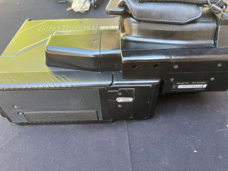 NATIONAL VHS MOVIE CAMERA, M3. NOT TESTED. IN VERY GOOD CONDITION.