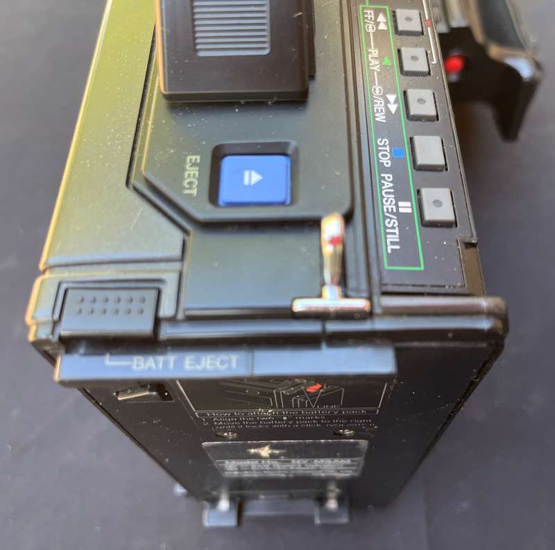 NATIONAL VHS MOVIE CAMERA, M3. NOT TESTED. IN VERY GOOD CONDITION.